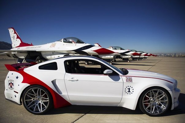 Уникальный Ford Mustang U.S. Air Force Thunderbirds продадут с аукциона