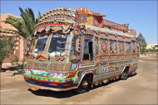 Пёстрый тюнинг грузовиков в Пакистане