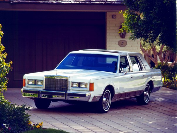 Lincoln Town Car, 1985–89