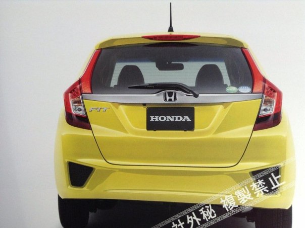 В сеть попали первые снимки нового поколения гибрида Honda Jazz/Fit