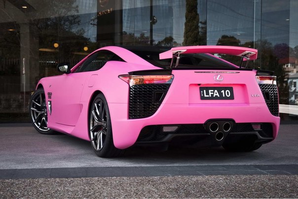 Lexus LFA специально для девушек :)