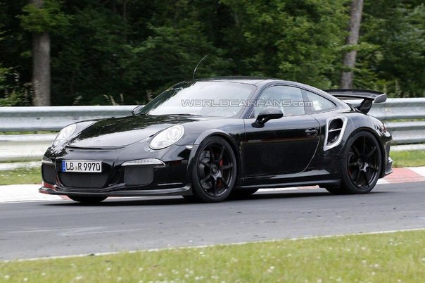 Получены первые изображения спортивного купе Porsche 911 GT2