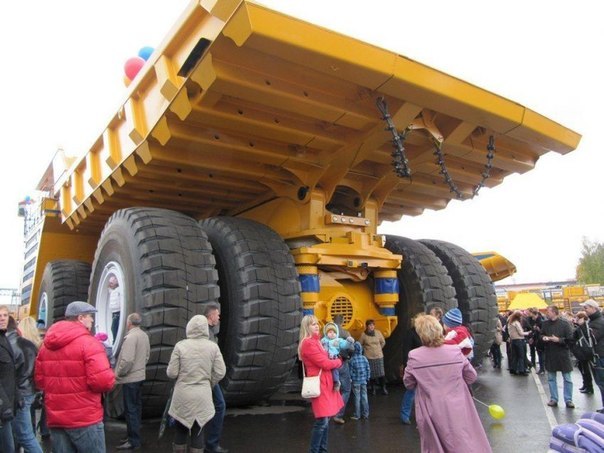 БелАЗ-75710: самый большой в мире самосвал.