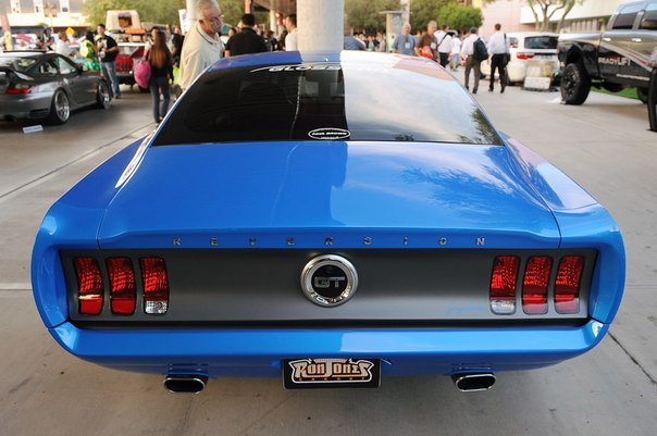 Ford Mustang GT стилизованный под Mustang 1968 года.