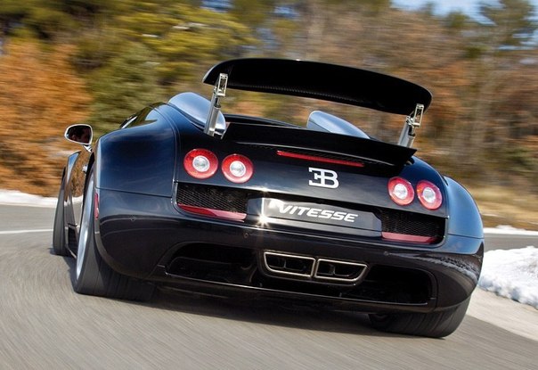 Bugatti Veyron Grand Sport vitesse Вдохновлённый рекордами Bugatti Veyron Super Sport, Veyron Grand Sport Vitesse питается от 8,0 - литрового W16 двигателя, который извергает немыслимые 1200 л.с. при 6400 оборотах в минуту. Максимальный крутящий момент этого монстра составляет 1500 Нм, который достигается между 3000 - 5000 оборотах в минуту.