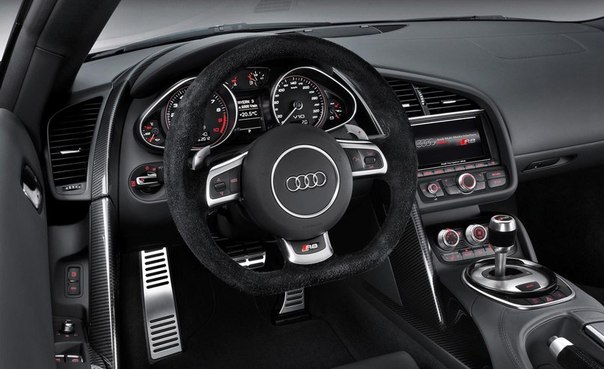 Audi R8 V10 plus - 2012