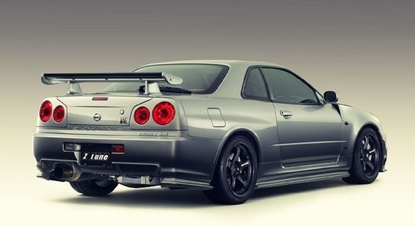 Основанная на Nissan Slyline R43, R34 NISMO Skyline GT-R Z-Tune - является специальной моделью знаменитого спортивного автомобиля, ограниченная тиражом в 20 единиц.