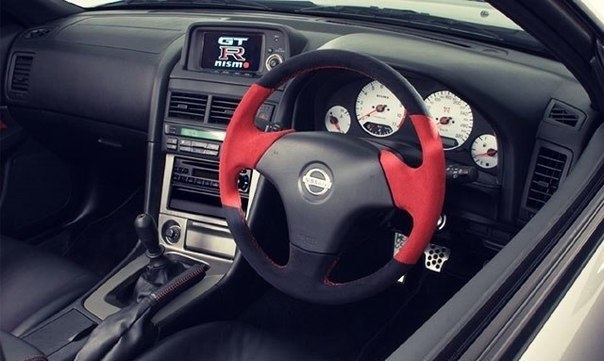 Основанная на Nissan Slyline R43, R34 NISMO Skyline GT-R Z-Tune - является специальной моделью знаменитого спортивного автомобиля, ограниченная тиражом в 20 единиц.