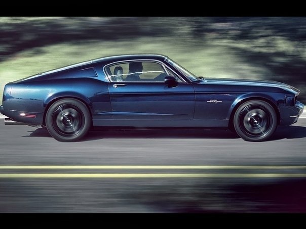 Американцы скрестили классический Mustang и современный Corvette