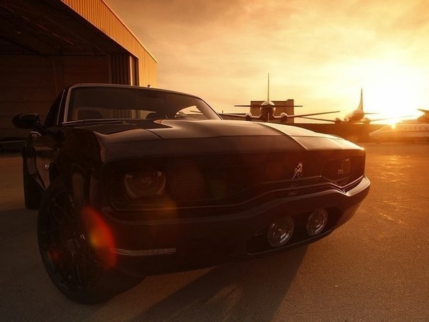 Американцы скрестили классический Mustang и современный Corvette