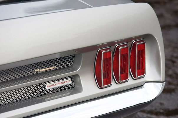 Mustang Mach Forty - результат скрещивания '05 Ford GT + '69 Mustang