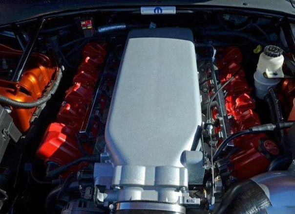 Заряженный Dodge Charger с двигателем от Viper SRT 10