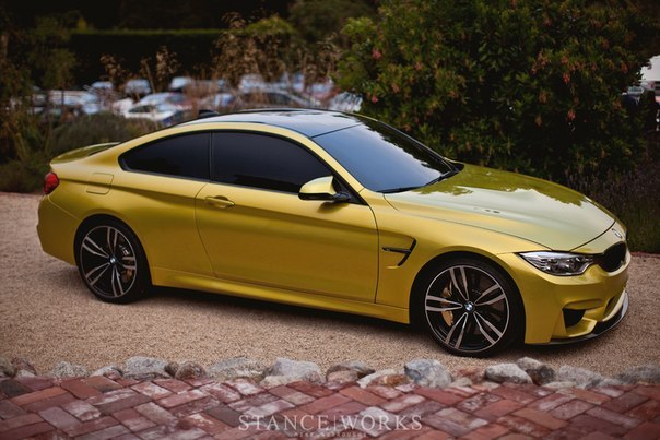BMW M4 COUPE