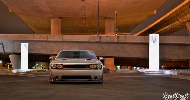 Dodge Challenger R/T.