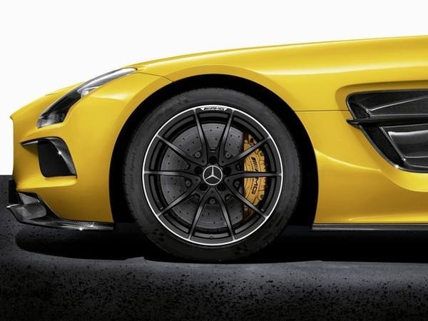 Mercedes-Benz рассекретил SLS AMG Black Series