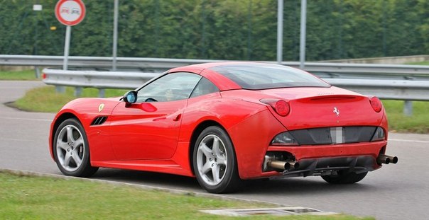 Замена для купе-кабриолета Ferrari California поймана на испытаниях