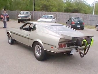 Американская компания Steve Morris Engines разработала 3040-сильный двигатель, который был установлен на купе Ford Mustang Mach 1 образца 1970 года. Об этом сообщает сайт Carscoop.