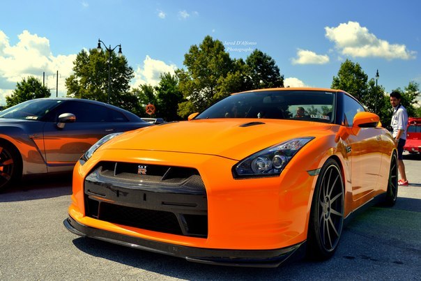 Nissan GT-R - Апельсин.