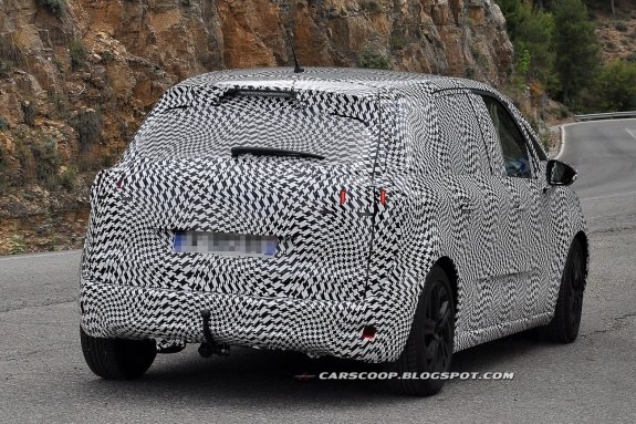 Новый Citroen C4 Picasso попал в объективы папарацци