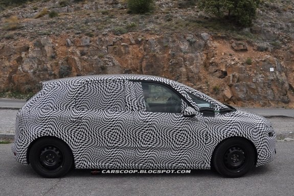 Новый Citroen C4 Picasso попал в объективы папарацци
