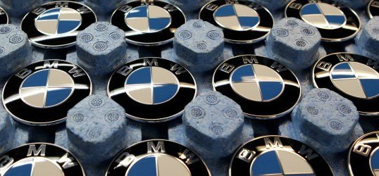 Транспортировка эмблем автомобилей марки BMW