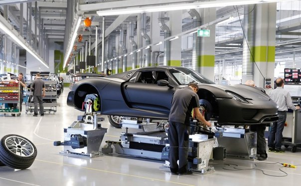 Porsche задумалось над четырехместным вариантом супергибрида 918 Spyder